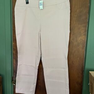 Women’s Van Heusen pull-on crop pants.  Slim fit.  Size 18.  New with tags.